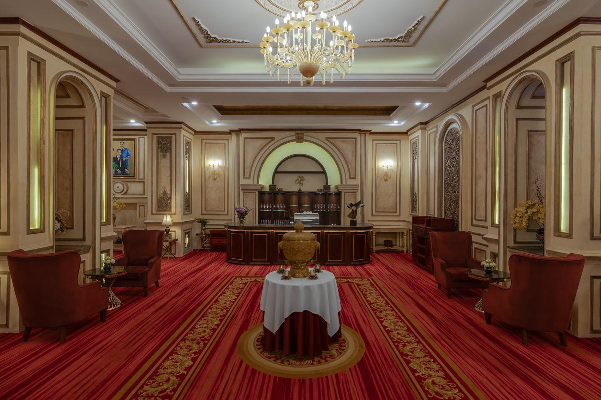 Anik Palace 4*