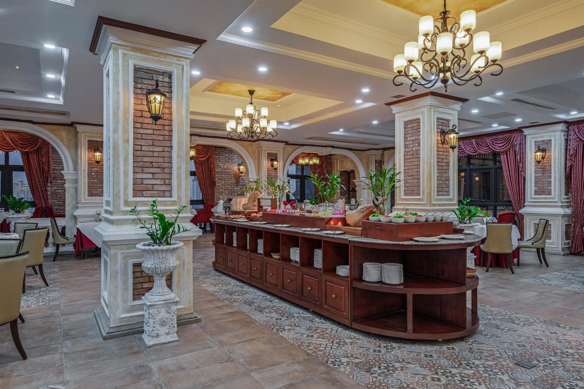 Anik Palace Hotel 4*